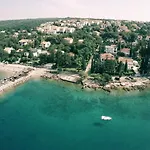 Maya Apartman *