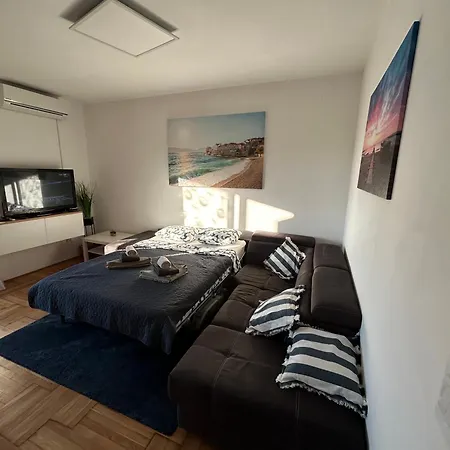 Maya Apartment Njivice